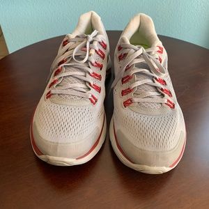 Selling this pair of Lunarlon Nike color grey